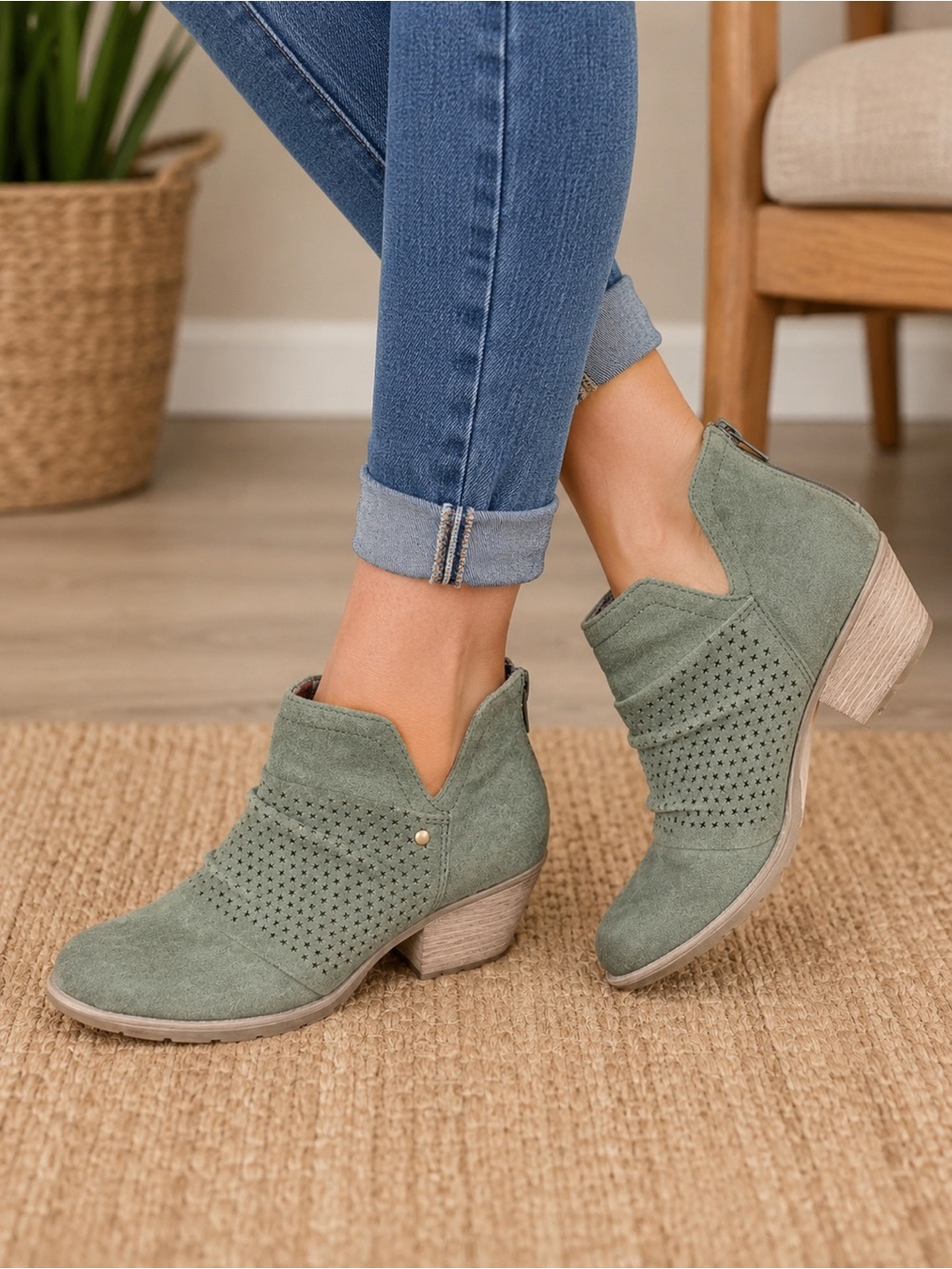 Earth Origins Sage Green Suede Ankle Booties Back Zip Comfort Size 8W